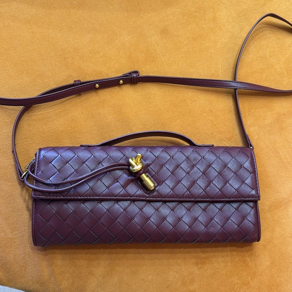 Elegant Burgundy Woven Faux Leather Clutch - Picture 2 of 7